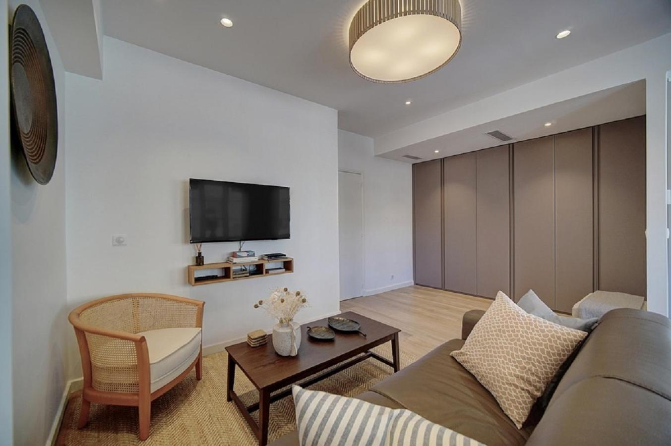 Magnifique 3 Pieces Renove Cannes Centre 'Banane' Avec Veranda ! A2B88 エクステリア 写真